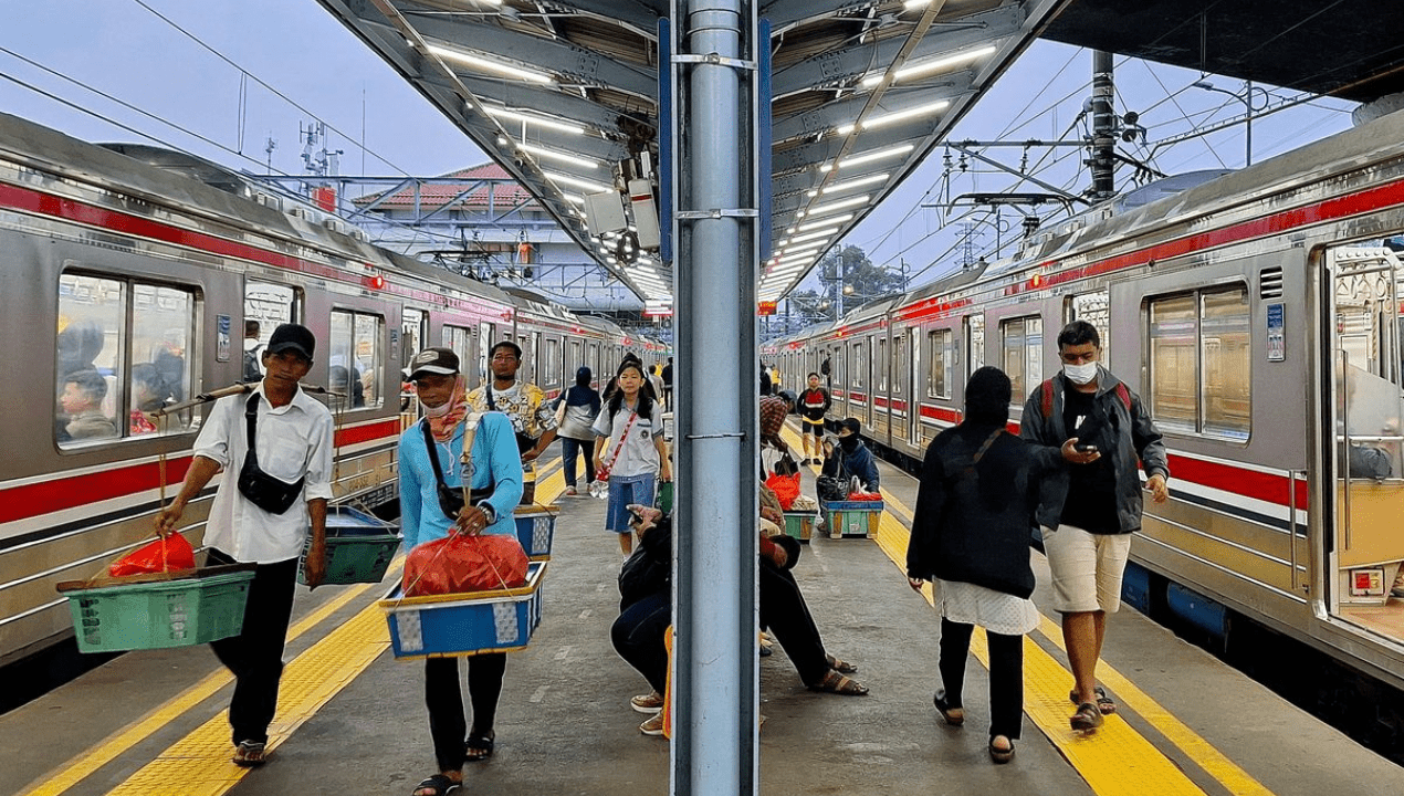 Pencuri Tas KRL