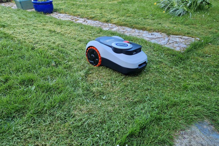 Robot Pemotong Rumput