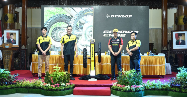 Ilustrasi dunlop geomax en92 untuk artikel Dunlop geomax en92: DUNLOP Perkenalkan GEOMAX EN92 di Hiu…
